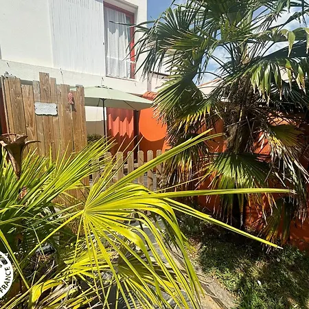 Rénové Proche Plage, Centre-ville Et Pistes Cyclables Avec Terrasse Privative - Fr-1-426-560